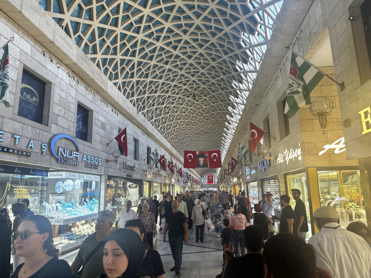Bursa Kapalı Çarşı’sında yoğunluk
