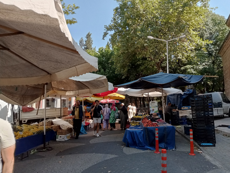 Muradiye pazarına yoğun ilgi