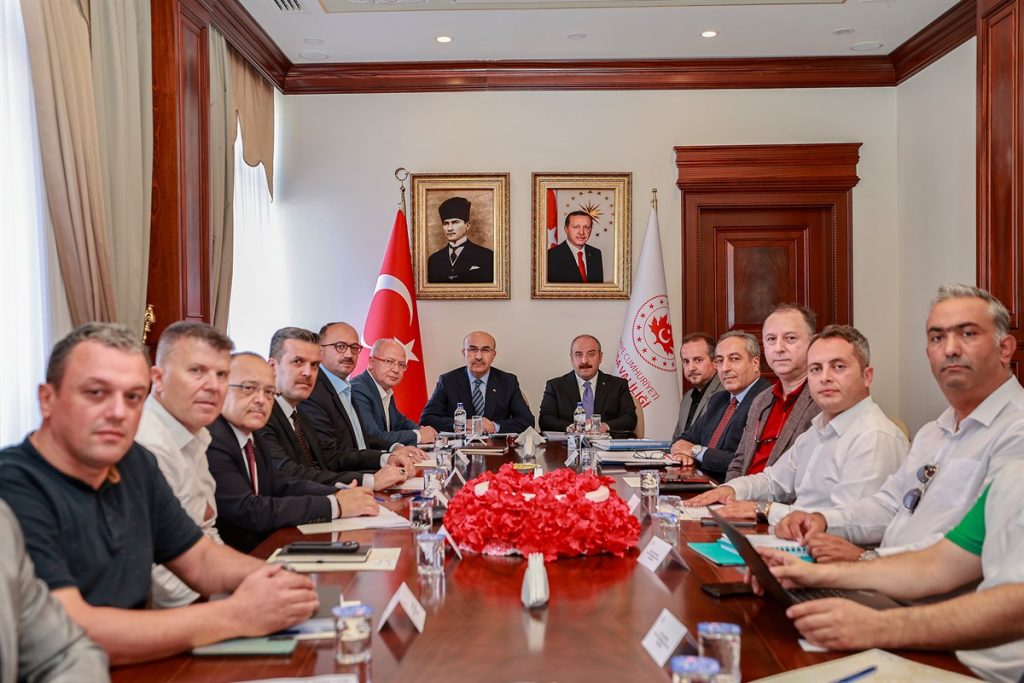 Vali Demirtaş ve Milletvekillerinden üretici ve işletmelere destek toplantısı