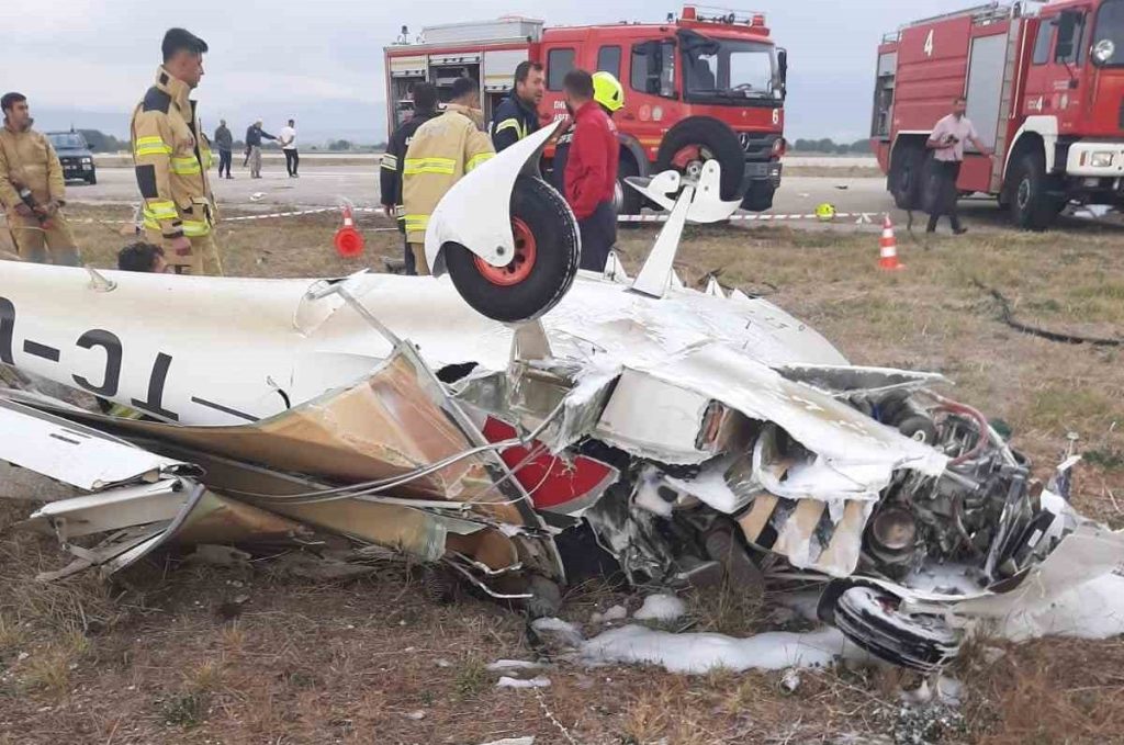 Bursa’da eğitim uçağı düştü, iki pilot öldü