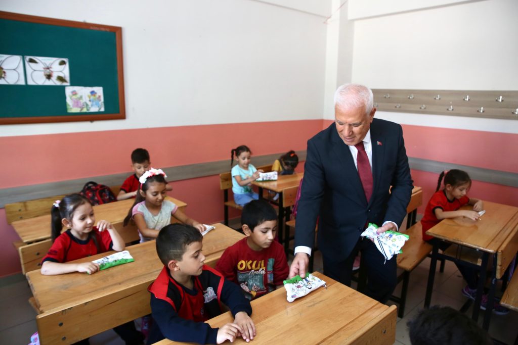 Başkan Bozbey, çocukların ilk ders zili heyecanına ortak oldu