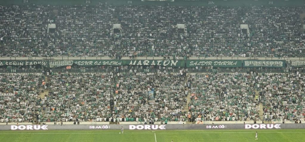 Taraftar rekoru: Bursaspor-Muşspor maçını 43.160 taraftar izledi.