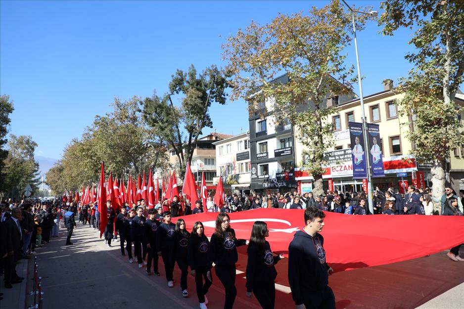 İnegöl’de Cumhuriyet Bayramı kutlandı