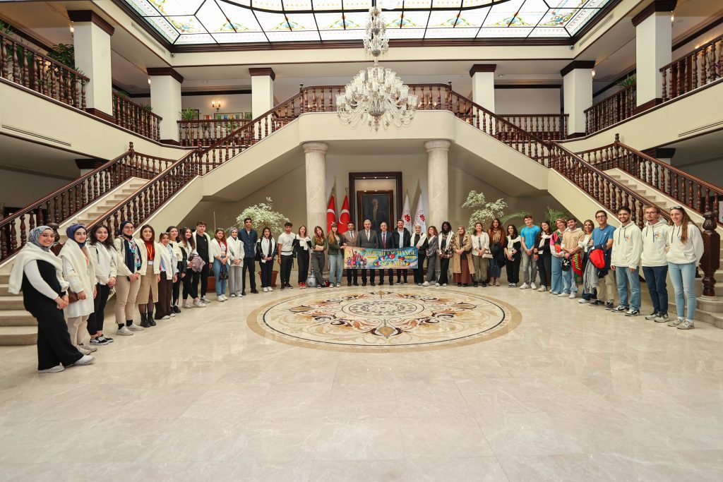Erasmus öğrencileri Vali Ayyıldız’ı ziyaret etti