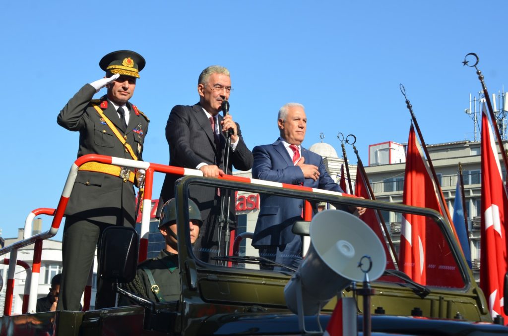 Vali Ayyıldız, Cumhuriyet Bayramı kutlamalarına katıldı