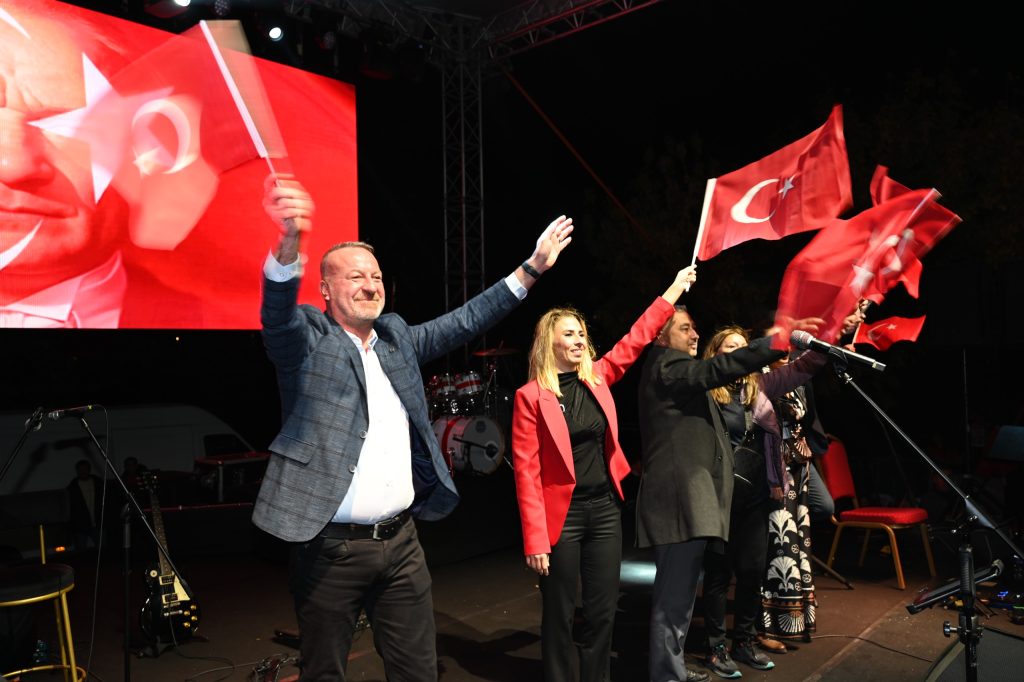 Karacabey’de Cumhuriyet coşkuyla kutlandı
