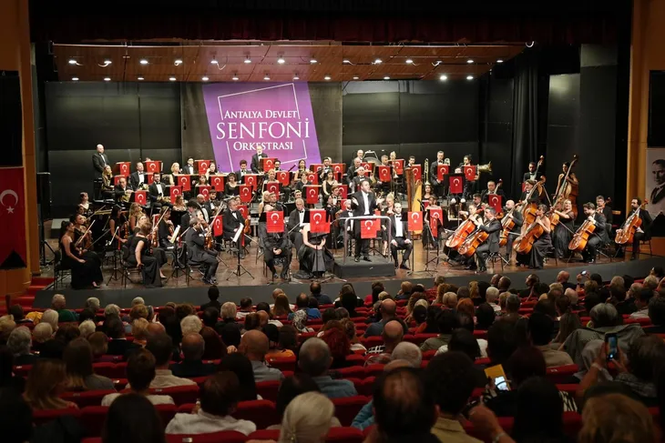 Uludağ İçecek’ten “Bir Ulus Uyanıyor” konseri