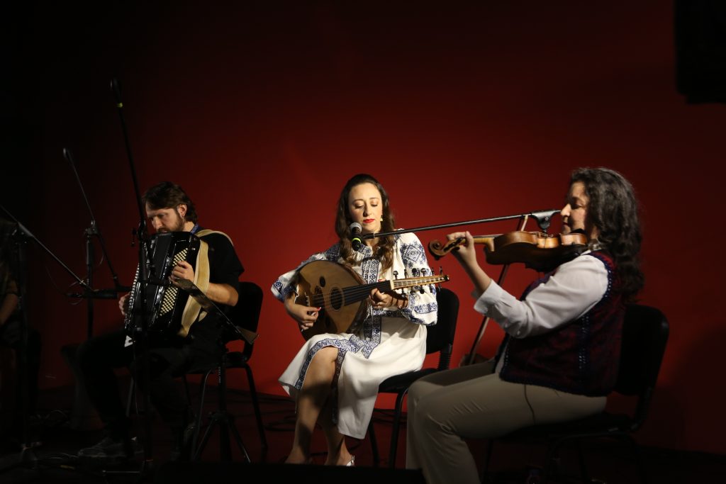 MEM Sahne’de Balkan rüzgarı esti