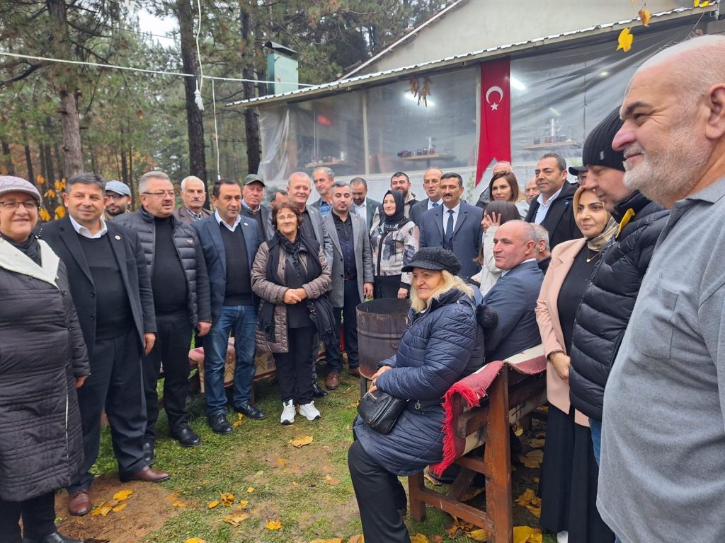 İYİ Parti’den Kestelli muhtarlara kahvaltı