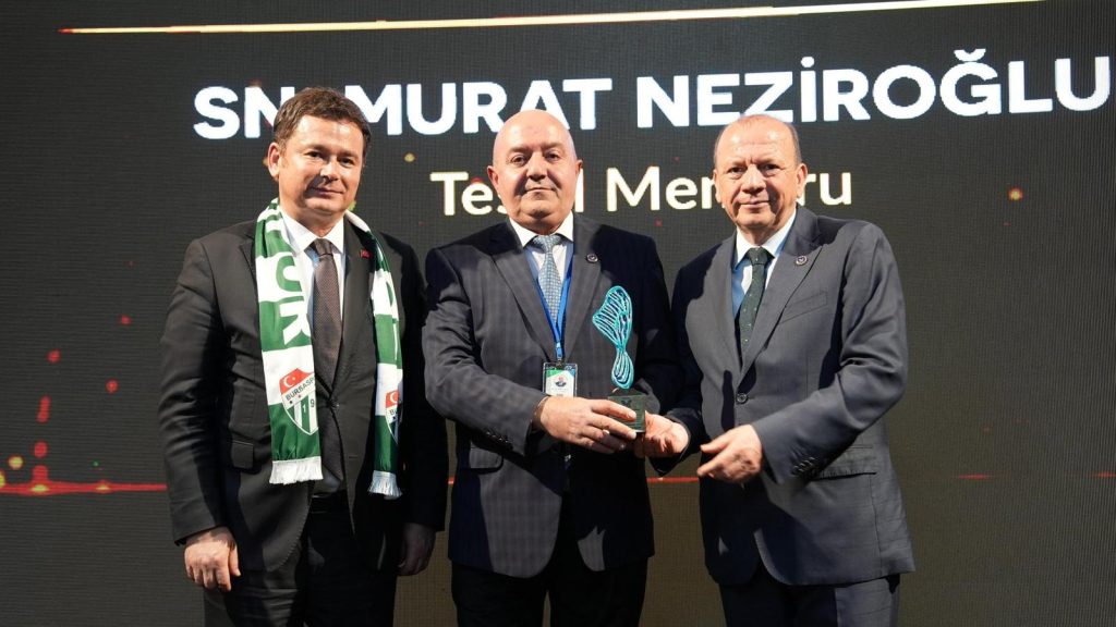 Erkan Aydın’dan Bursa Ticaret Borsası’nın 100. yıl dönümünde ödül takdimi
