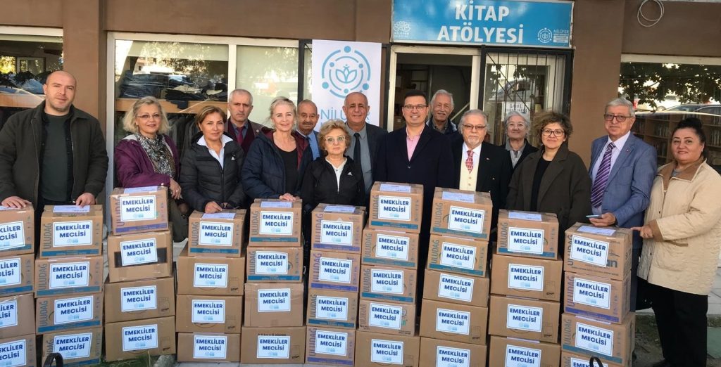 Nilüfer’in emeklileri şehirlere kütüphane kuruyor