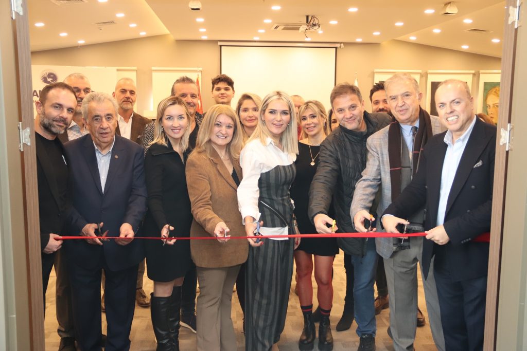 BALKANTÜRKSİAD’da ablamlı sergi