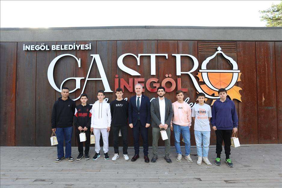 Başkan Taban, paten futbolu şampiyonlarını ağırladı
