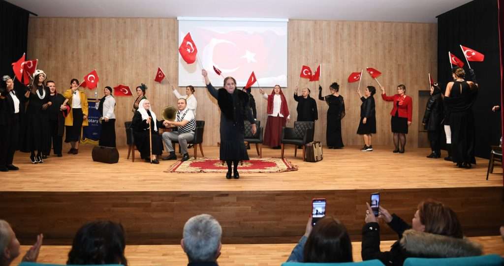 ‘Zamansız Kadınlar’ oyunu Osmangazi’de sahne aldı