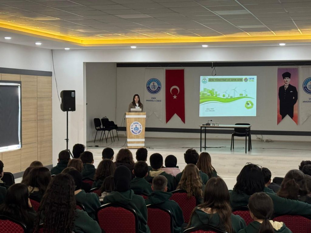 İznik Belediyesi’nden gençlere çevre bilinci seminerleri başladı