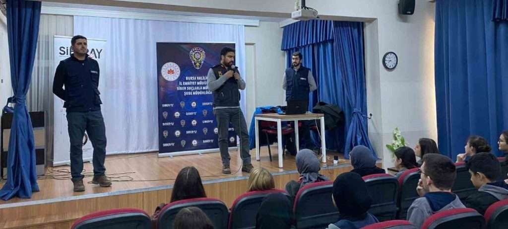 Bursa Emniyeti, okullarda Siber Güvenlik eğitimi düzenledi