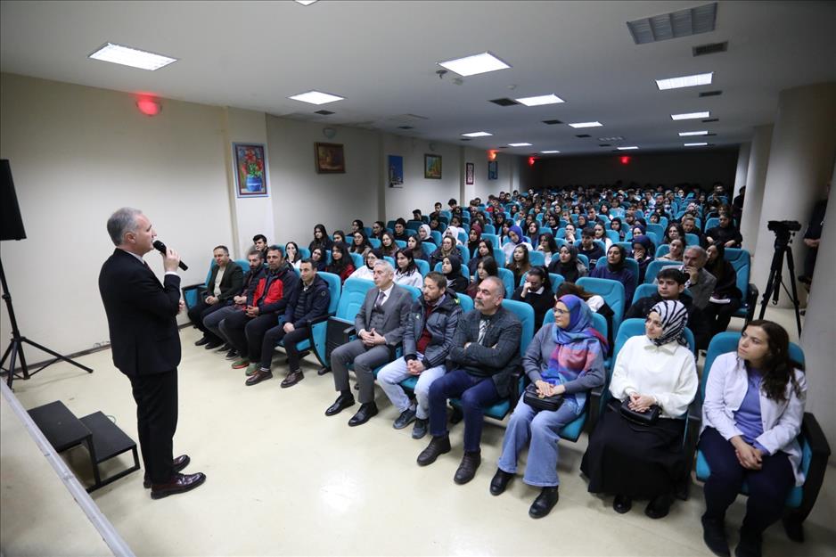 Başkan Taban gençleri dinliyor