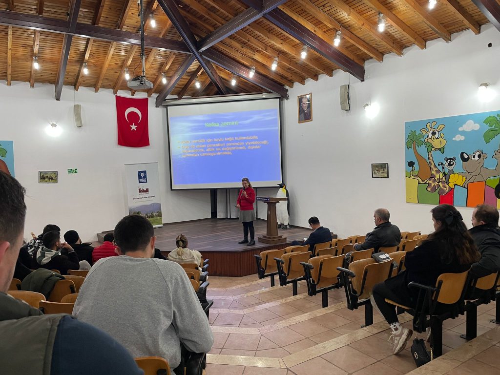 Büyükşehir’den hayvanseverlere ve hayvan satıcılarına eğitim