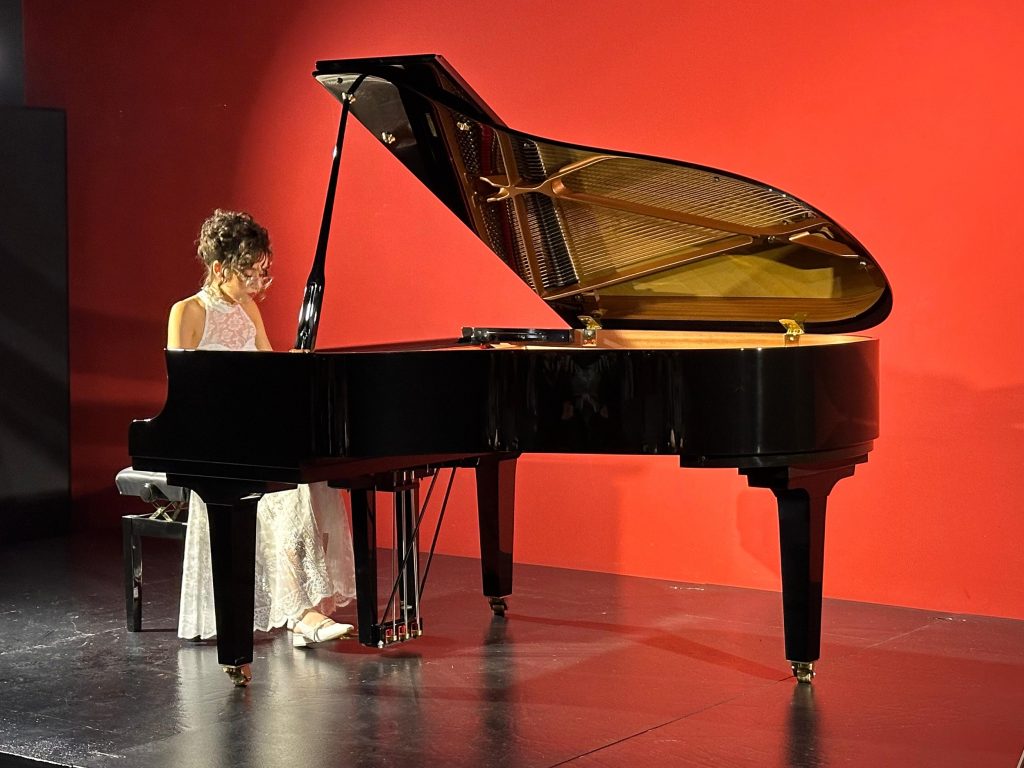 Göksu Yıldız MEM Genç Sahne’de alkışları topladı