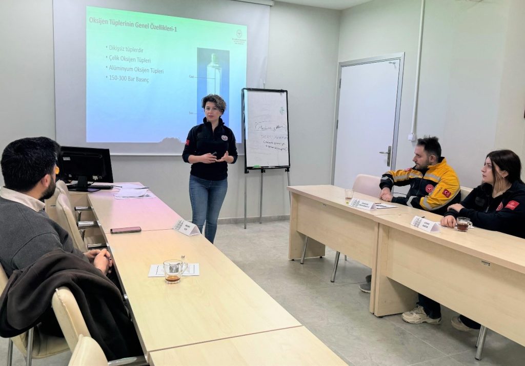 Bursa’da oksijen tüpü kullanımı eğitimiyle sağlık çalışanları bilinçlendirildi