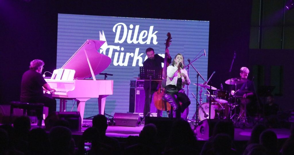 Bursa’da ‘Caz Pazarı’ rüzgarı, Dilek Türkan ile esti