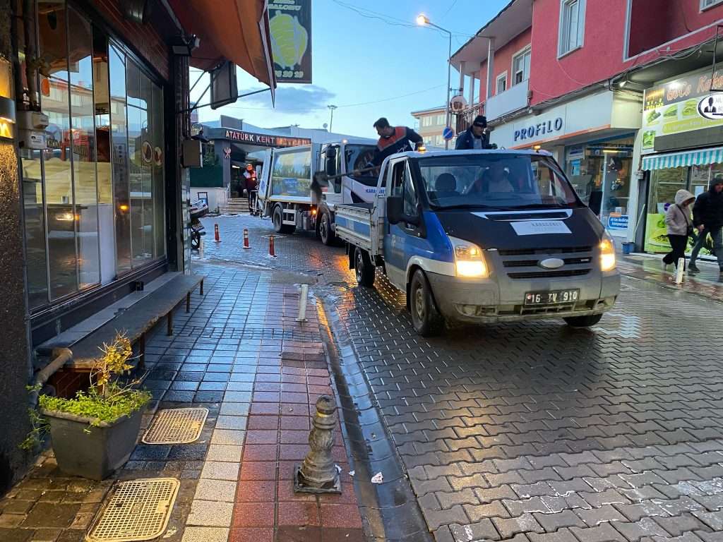 Karacabey Belediyesi’nden soğuk hava mesaisi