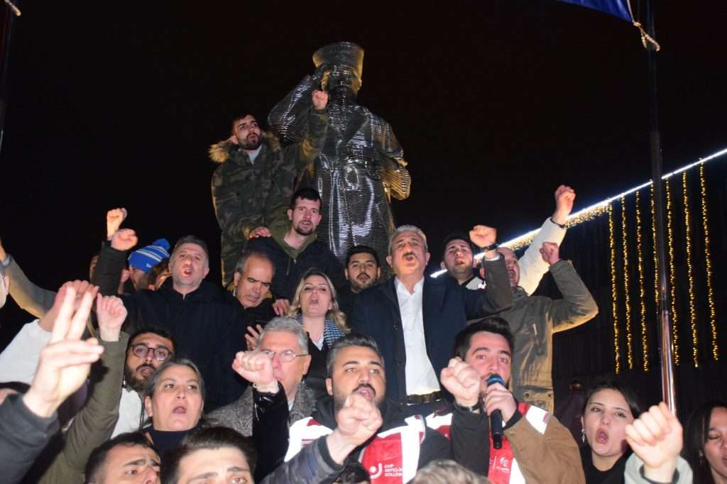 CHP Bursa’dan İmamoğlu’nun gözaltına alınmasına bir tepki daha: Saray rejimi kaybettikçe saldırıyor