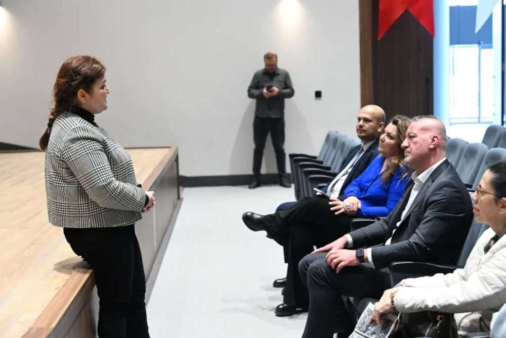 Mimar öğrenciler Karacabey Belediyesi binasını tasarlayacak