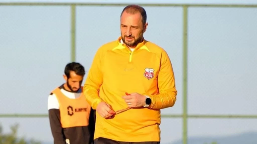 Bursaspor’un yeni hocası Adem Çağlayan’ın ekibi belli oldu