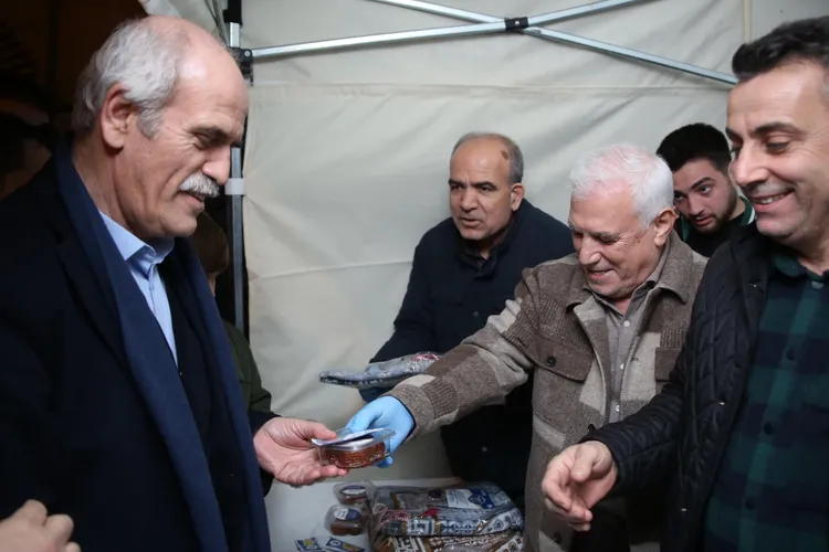 Başkan Bozbey’den Altepe’ye tatlı ikramı