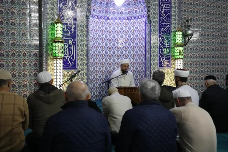 İnegöl’de Hafız Halil İbrahim Baş Yeniceköy Mahallesi cemaatiyle buluştu