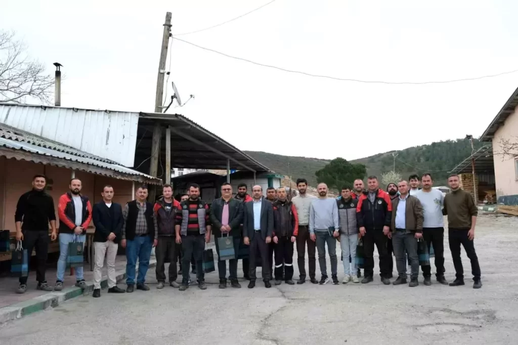 Orhaneli Belediye Başkanı Tayır, Bayram Öncesi Personeli Ziyaret Etti