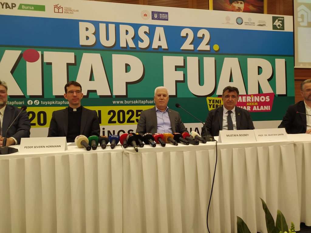 Bursa’da 22’ncisi düzenlenen kitap fuarı başladı