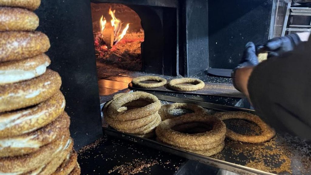 Bursa’da 100 gram simit 25 lira oldu