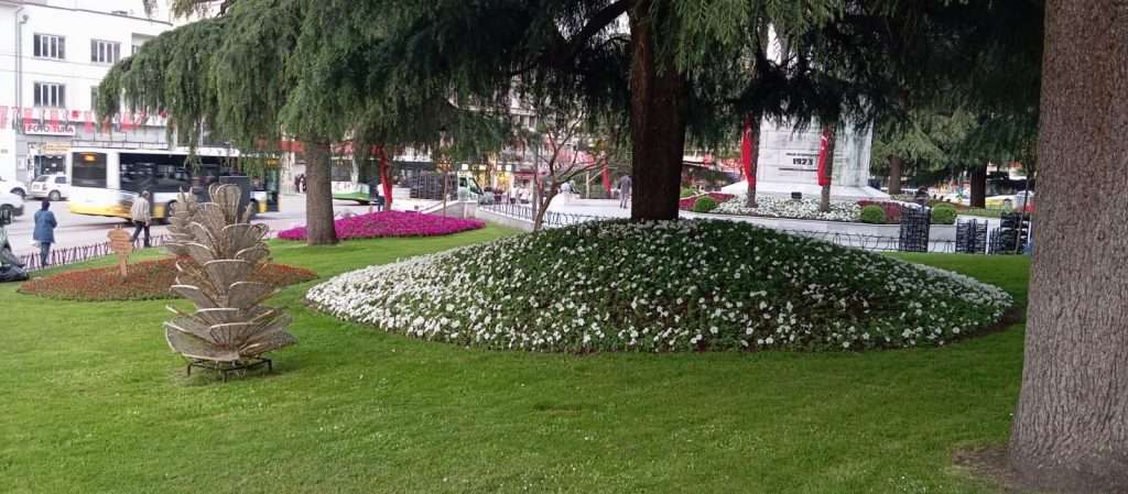 Bursa çiçek bahçesine dönüşüyor