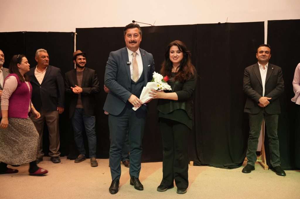 Yenişehir’de Profesyonel Oyunculara Taş Çıkardılar