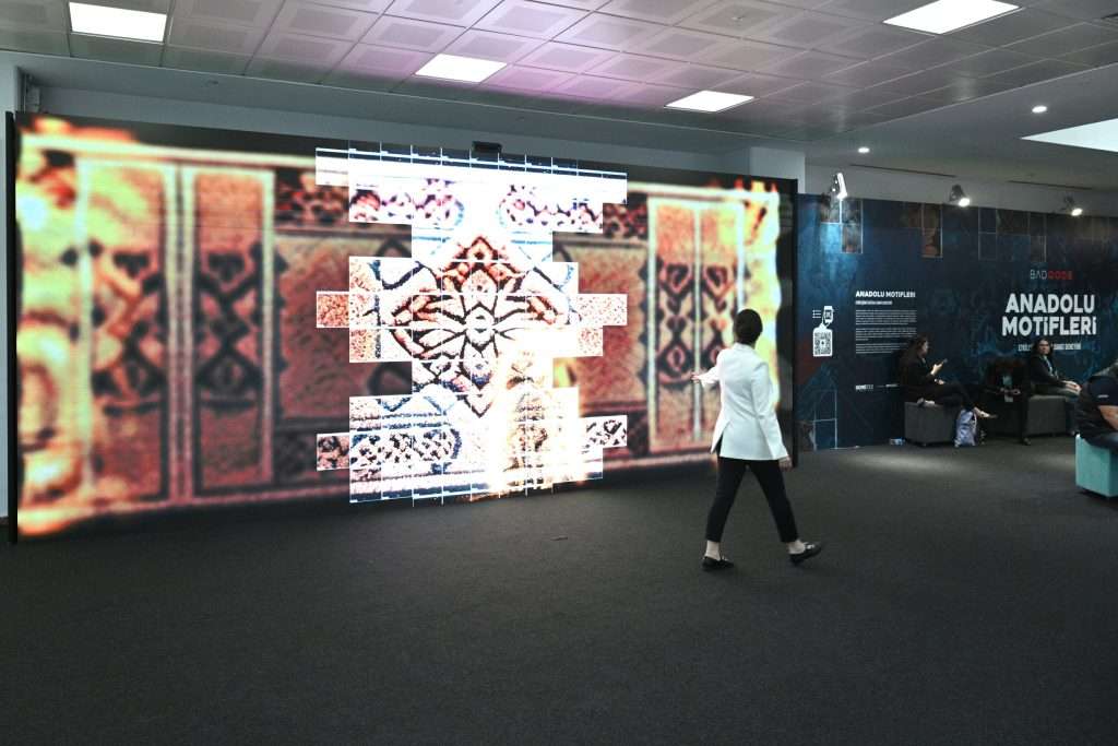 “Anadolu Motifleri” Dijital Sanat Sergisi HOMETEX’te Yoğun İlgi Gördü