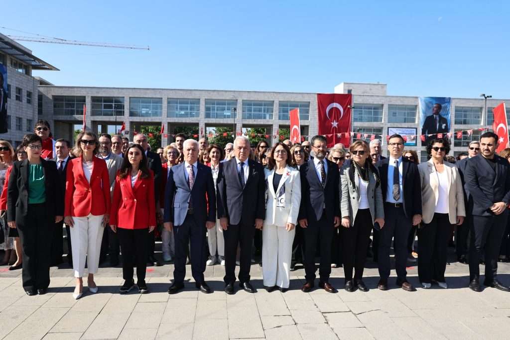 Nilüfer’de 19 Mayıs kutlamaları çelenk sunma töreni ile başladı