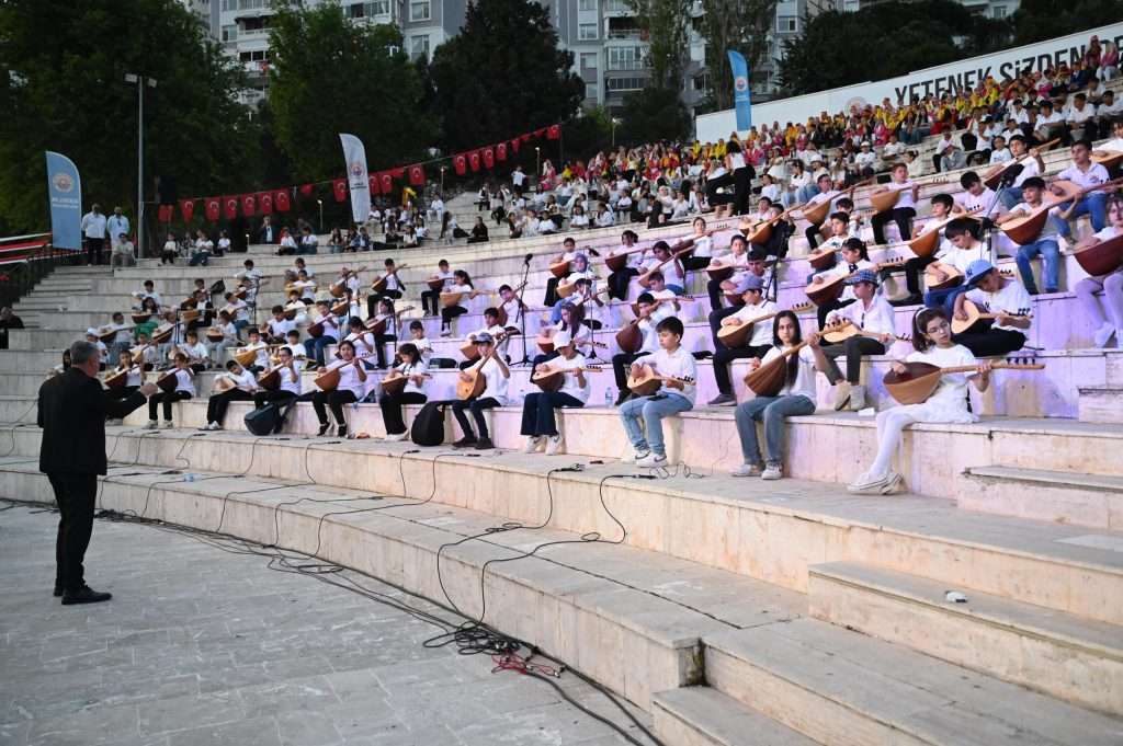 Gemlik’in Genç Sanatçıları, 19 Mayıs’ta Yeteneklerini Sergiledi