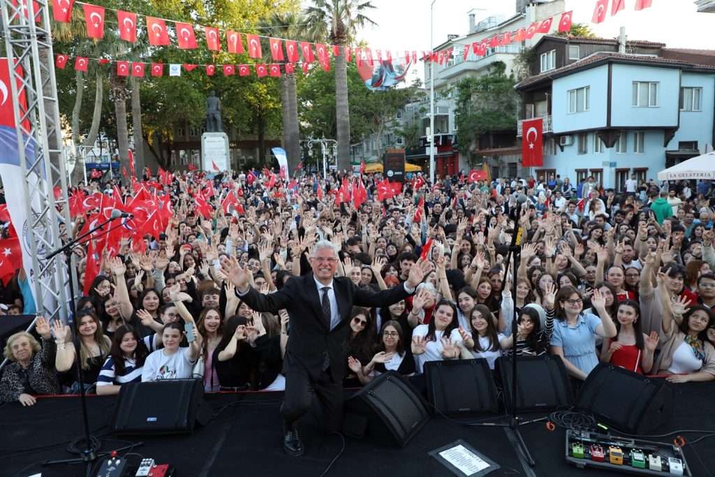 Mudanya’da 19 Mayıs Coşkusu Meydanları Doldurdu