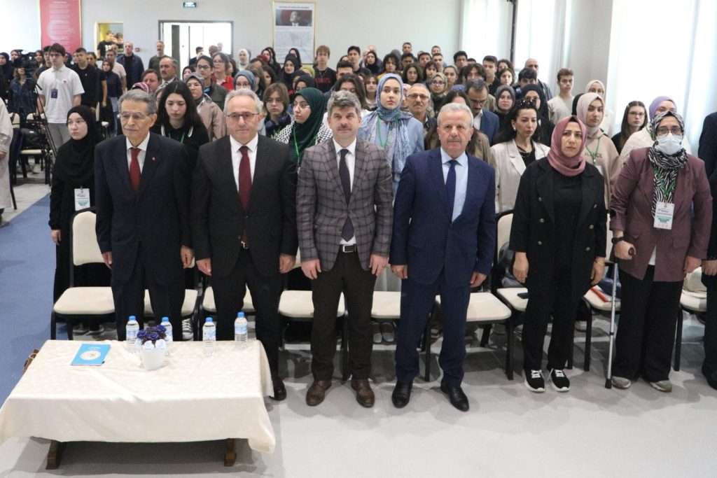 Bursa’da Edebiyat Rüzgârı: Anadolu Mektebi Yazar Okumaları Coşkusu