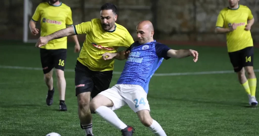 Bursa Gemlik Emek Turnuvası iki maçla başladı