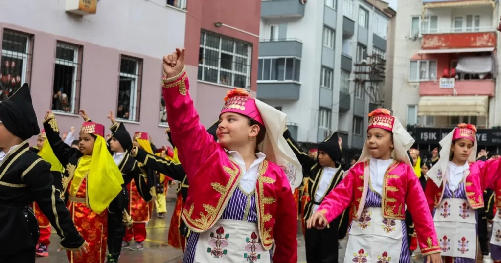 Bursa Gemlik’te 1470 öğrenci sanatla buluşuyor