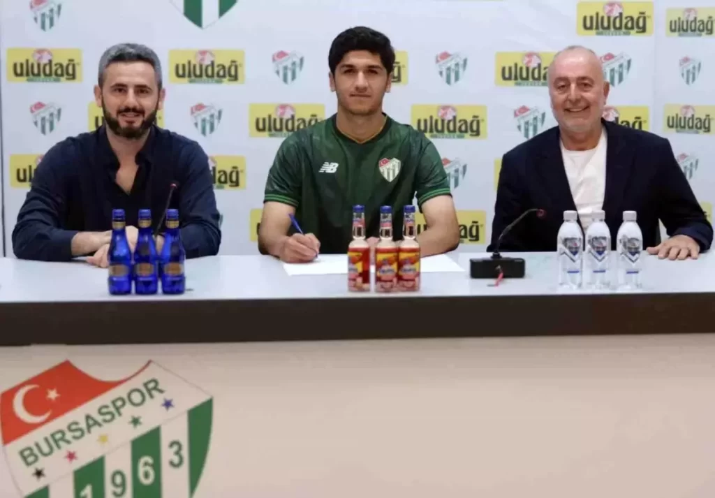 Bursaspor’dan Ensar Duman’a Profesyonel Sözleşme
