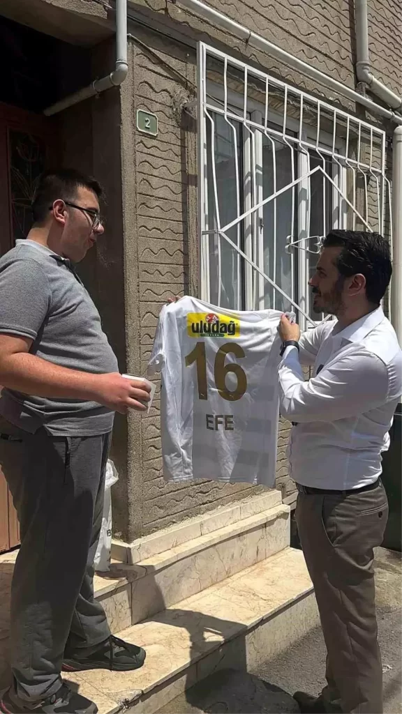 Efe, Başkan Kurtuluş’tan Bursaspor formasını aldı