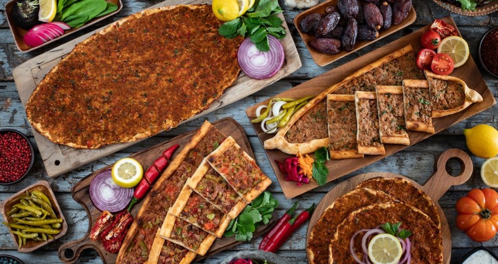 Lahmacun, pide, kebap yerken iki kere düşünün! Et hariç her şeyi koymuşlar