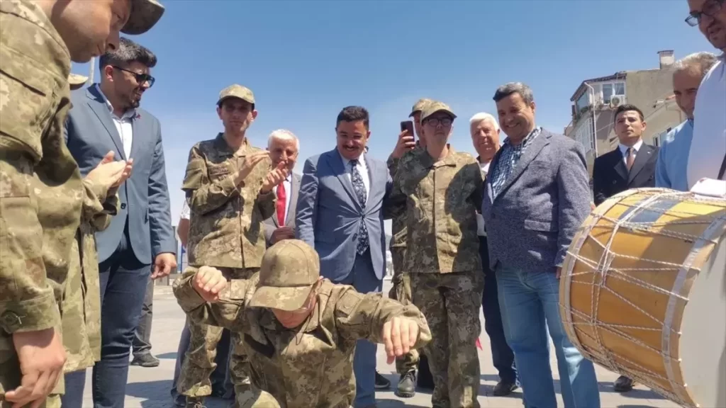 Mudanya’da Özel Gereksinimli Bireylere Asker Eğlencesi