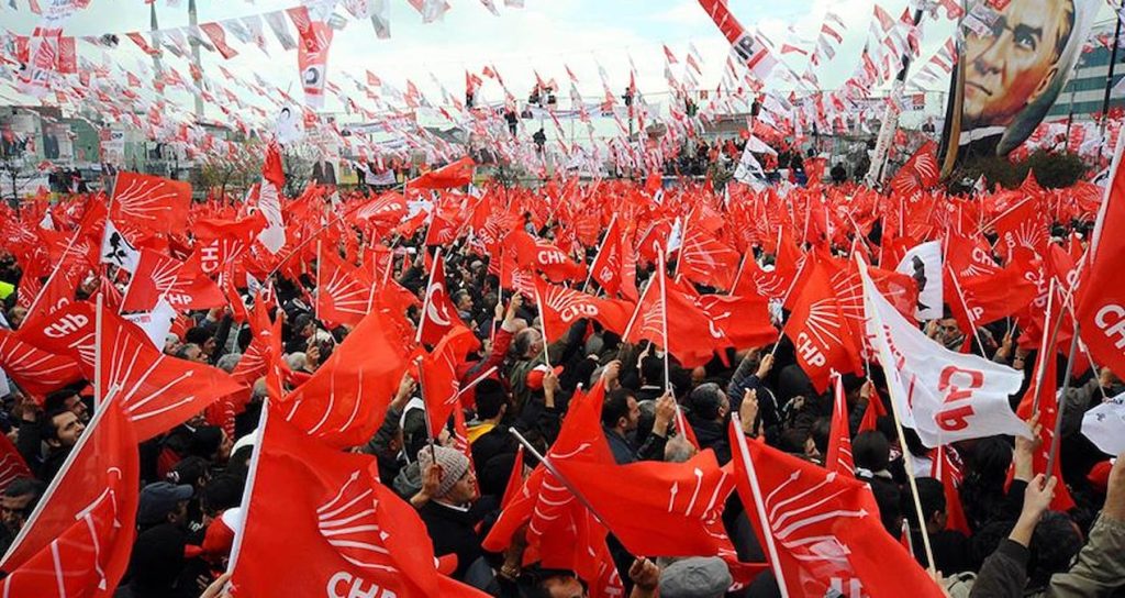 Orhan Sarıbal’dan TMSF’nin afiş engeline tepki