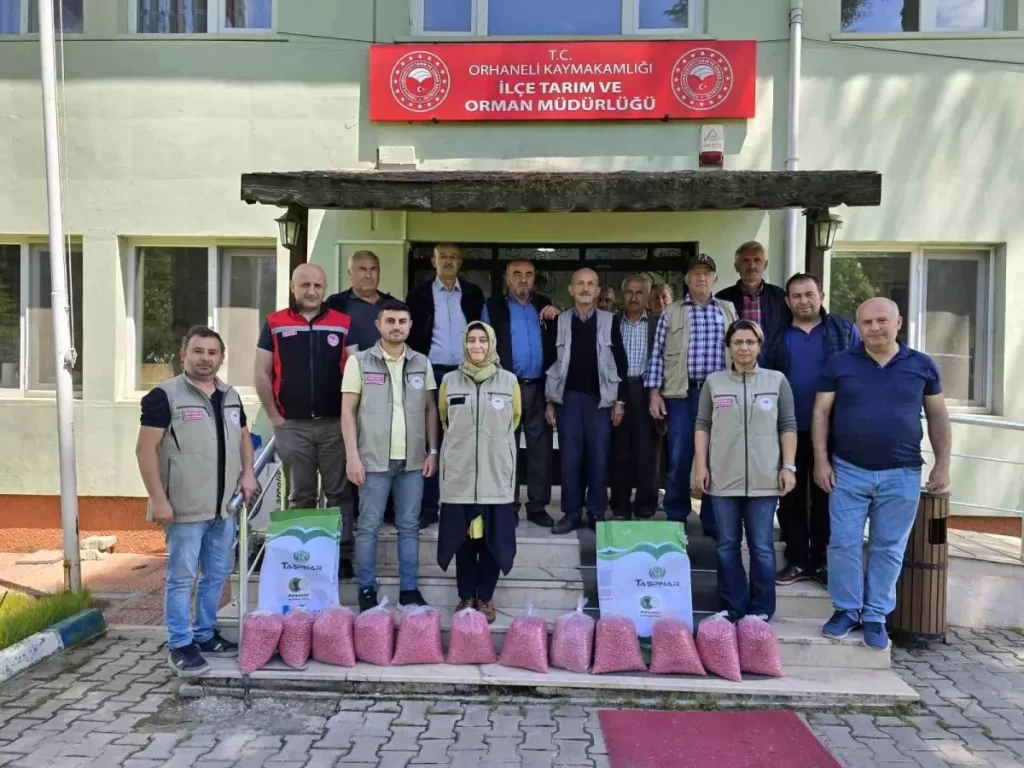 Orhaneli’de Çiftçilere Kuru Fasulye Tohumu Dağıtıldı