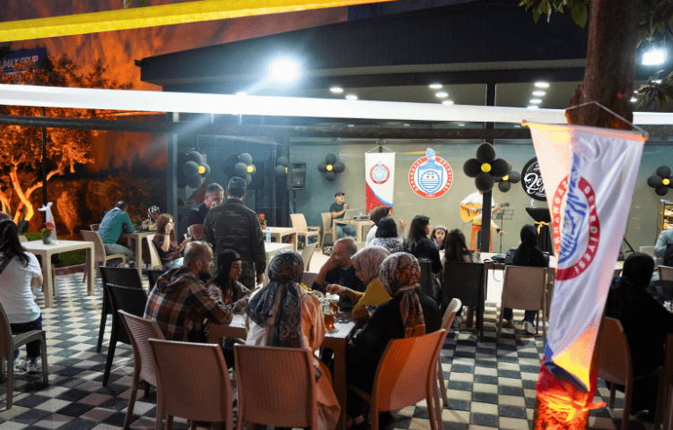 Zeytin Cafe Meydan’da Canlı Müzikle Açılış Coşkusu